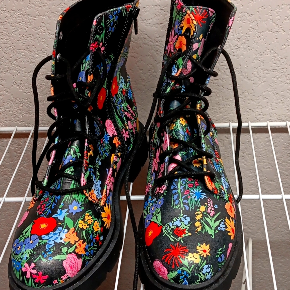 Flora boots